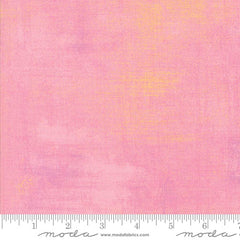 Pink grunge blender with ruler