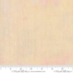 Pink grunge blender with ruler