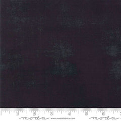 Dark purple grunge blender with ruler
